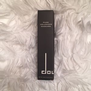 Doucce black punk volumizer mascara